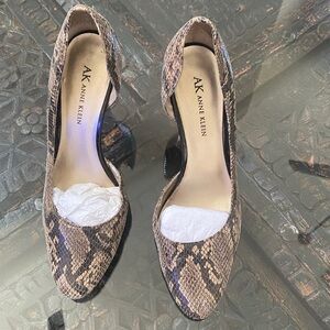 Anne Klein Brown Snakeskin Pumps
